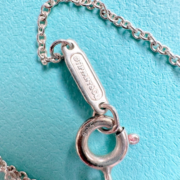 Tiffany & Co Elsa Peretti Small Alphabet Pendant in Sterling Silver letter T - Picture 4 of 11